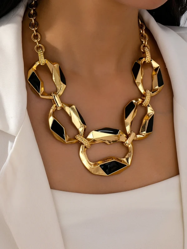 A Charming, Versatile, Exaggerated and High-End Geometric Necklace for Women